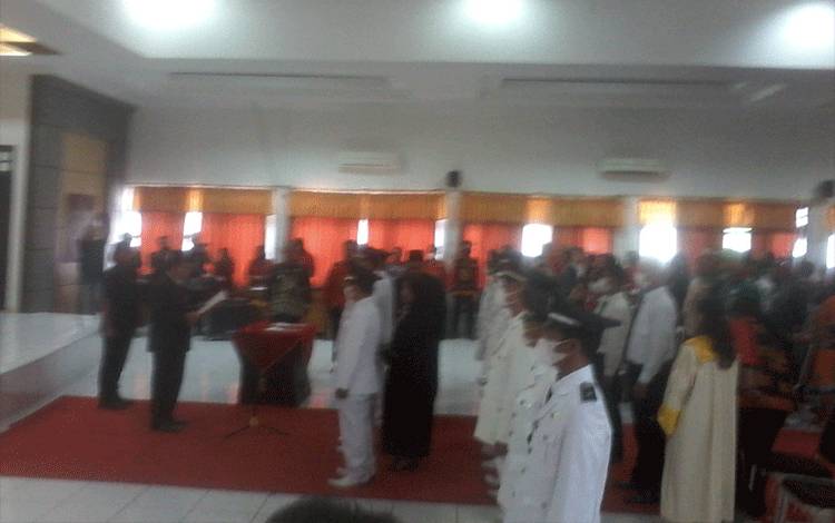 Penghujung Tahun, Bupati Katingan Lantik Puluhan Pj Kepala Desa di 9 Kecamatan