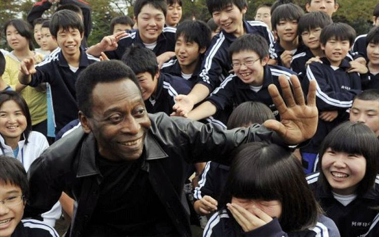 Neymar Sebut Pele Telah Mengubah Sepak Bola Menjadi Seni