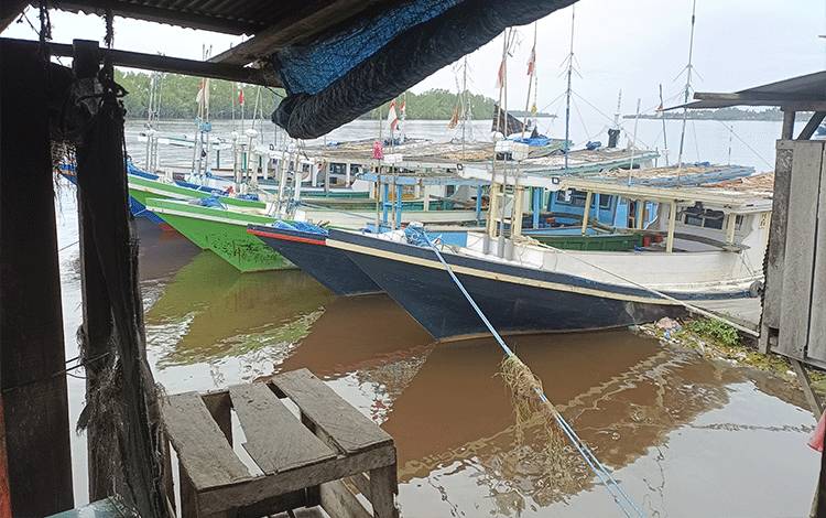 Cuaca Buruk, Nelayan di Kuala Pembuang Istirahat Melaut