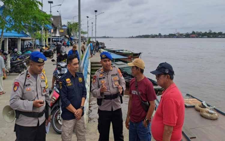 Antisipasi Laka Air, Satpolairud Polres Kapuas dan Dishub Beri Imbauan Ini ke Transportasi Air di Pelabuhan Danau Mare