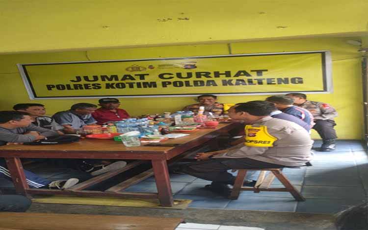 Polres Kotim Lakukan Giat Jumat Curhat untuk Menerima Aspirasi Masyarakat