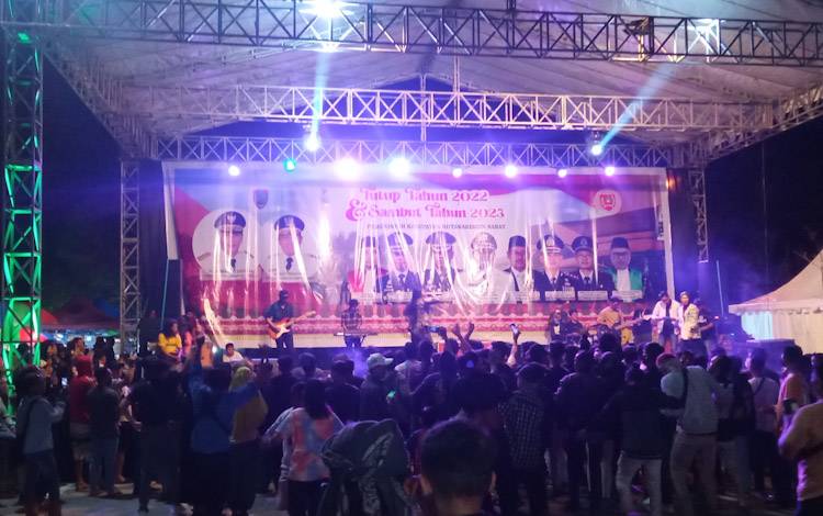 Ribuan Warga Tumpah Ruah di Kawasan Bundaran Pancasila, Lokasi Perayaan Malam Pergantian Tahun