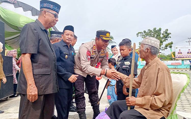 Kemenag Barito Timur Salurkan 160 Paket Bantuan Kebutuhan Pokok pada Peringatan HAB ke-77
