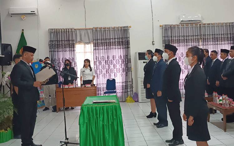 KPU Gunung Mas Lantik 60 Panitia Pemilihan Kecamatan
