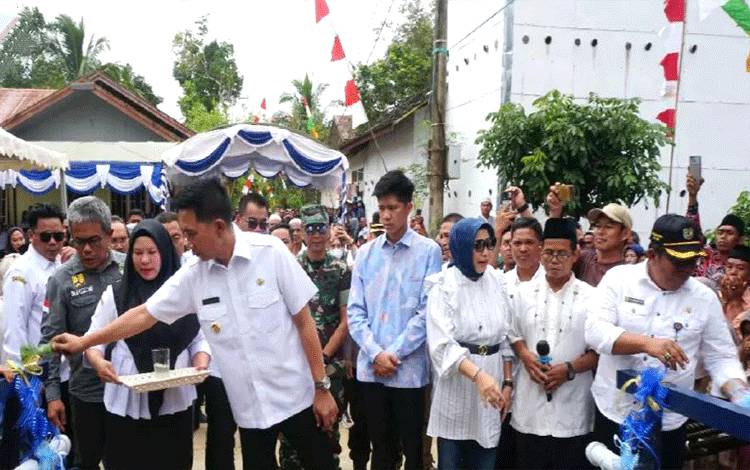 Jembatan Gantung Akhmad Gunadi Perpendek Jarak Tempuh dari Desa Sabuh ke Muara Teweh