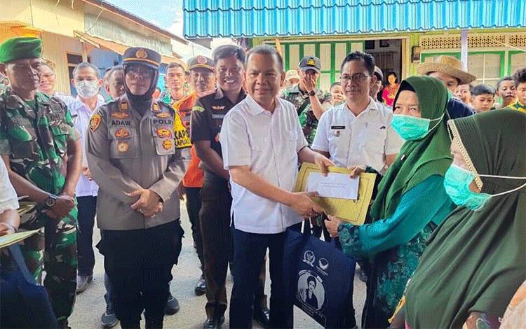 Warga Terdampak Kebakaran Rumah di Palingkau Baru Terima Bantuan