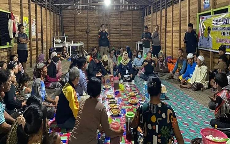 Walikota Beri Bantuan Masyarakat Terdampak Abrasi