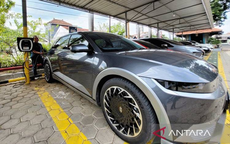 Insentif Kendaraan Listrik Sebaiknya Untuk Benahi Transportasi Umum