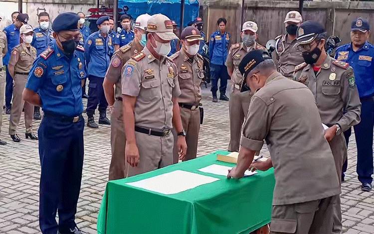Jajaran Satpol PP dan Damkar Kapuas Lakukan Penandatanganan Perjanjian Kinerja di 2023