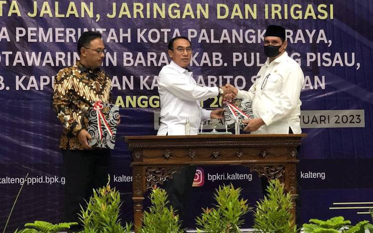 Pj Bupati Kobar Terima LHP dari BPK Perwakilan Kalteng