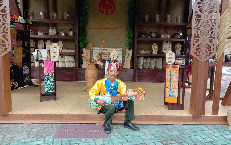 Tokoh Budaya Kalteng: Jangan Malu Menuturkan Bahasa Dayak