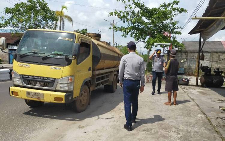 Ditertibkan, Sopir Truk CPO Malah Beri Uang Rp 500 Ribu Kepada Kadishub Kotim