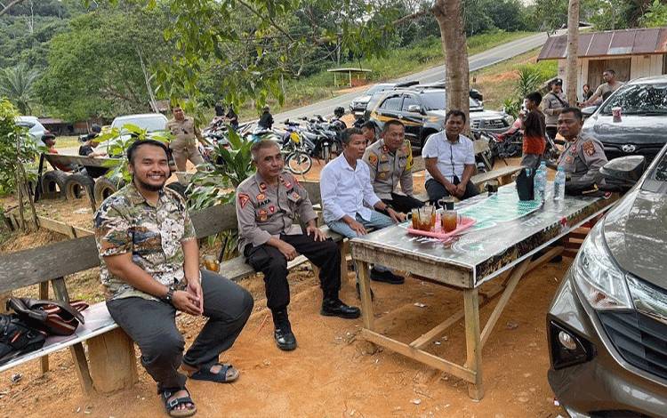 Dengarkan Suara Warga Melalui Kegiatan Jumat Curhat