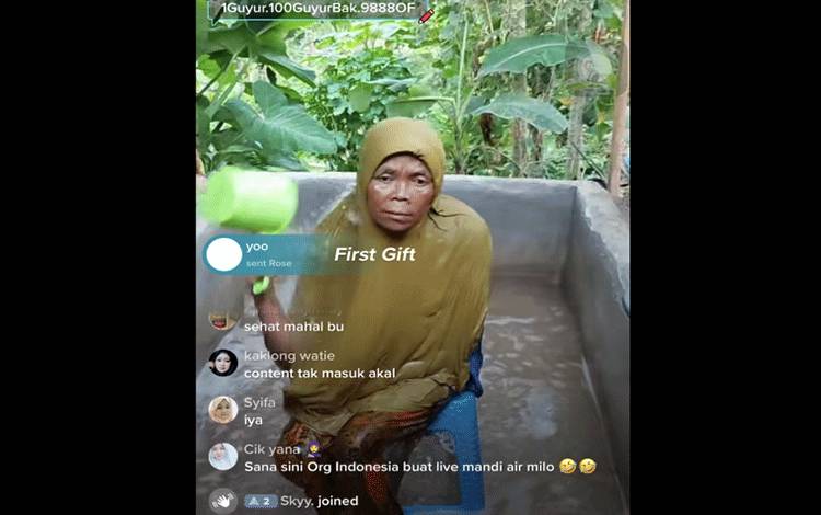 Mensos: Pelaku Yang Buat Orangtua Mengemis di Medsos Bisa Dipolisikan