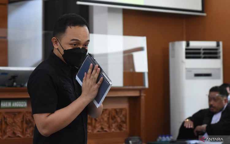 Ricky Rizal Dituntut Delapan Tahun Penjara