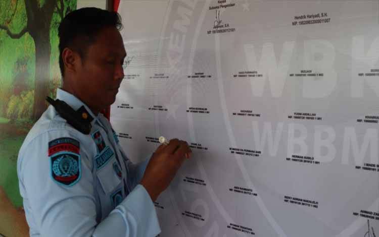 Pegawai Rutan Kapuas Lakukan Penandatanganan Deklarasi Kinerja 2023
