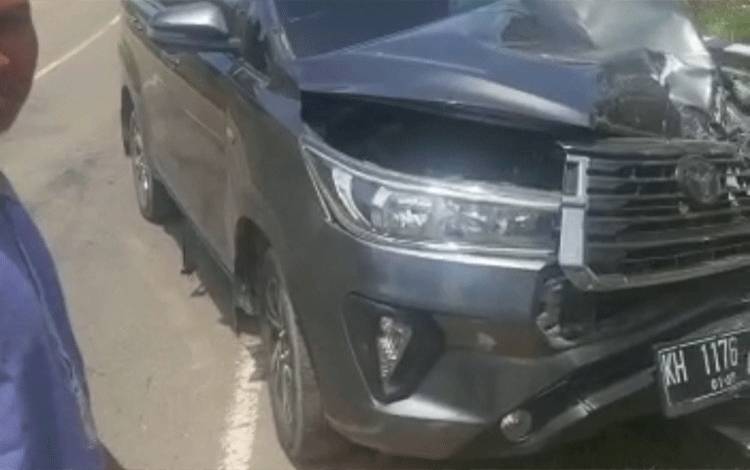 Mobil Anggota DPRD Kobar Rizky Aditya Putra Tabrakan di Kotim