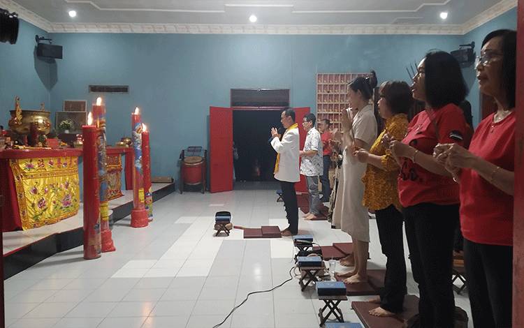 Umat Budha di Palangka Raya Rayakan Tahun Baru Imlek