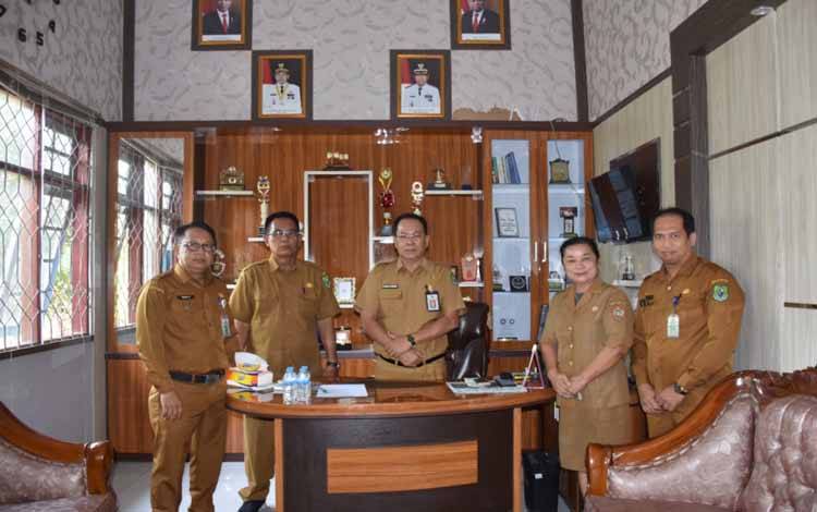 Plt Kepala Diskominfo Kapuas Terima Kunjungan Diskominfosantik Kalteng Terkait Sosialisasi KIM