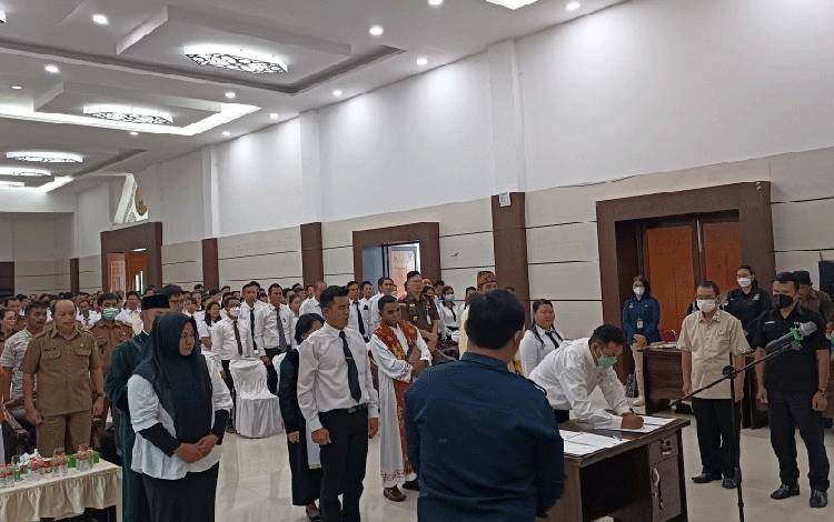 Anggota PPS Gunung Mas yang Baru Dilantik Diminta Patuhi Pakta Integritas