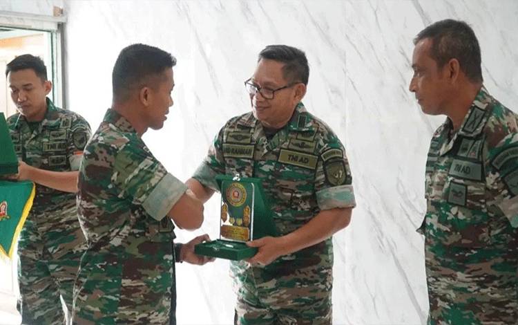 Dandim Kuala Kapuas Pimpin Sertijab Danramil dan Wisuda Purnawira Tahun 2023