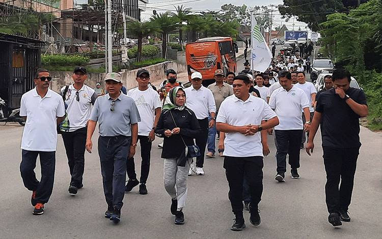 Tingkatkan Kebersamaan, CBI Group Gelar Jalan Sehat dan Berbagi Kebahagiaan