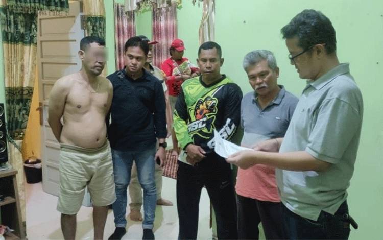 Sedang Asyik Tidur Bandar Sabu ini malah Diciduk Polisi