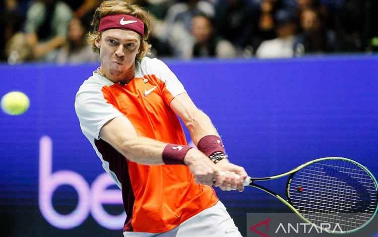 Tsitsipas Selangkah dari Gelar Grand Slam dan Peringkat Satu Dunia