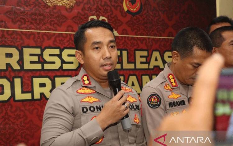 Sopir Sedan Mewah Menyerahkan Diri ke Polres