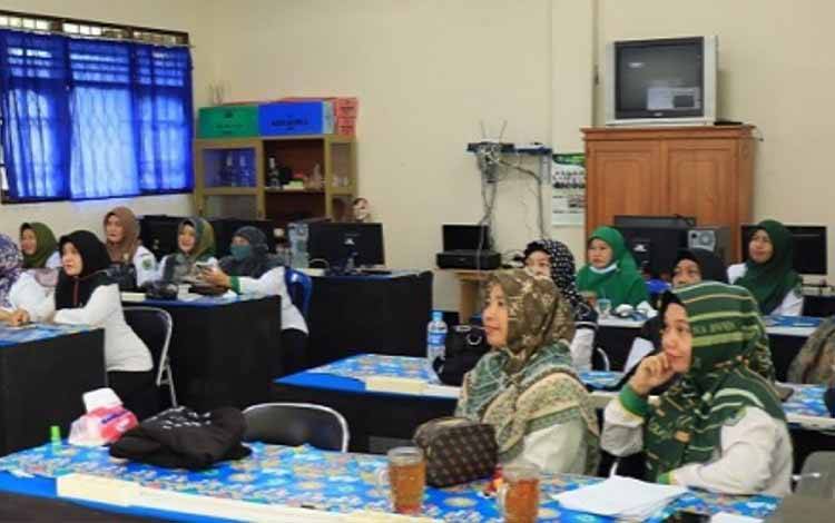 Guru MTsN 1 Kapuas Ikuti Bimtek Implementasi Kurikulum Merdeka