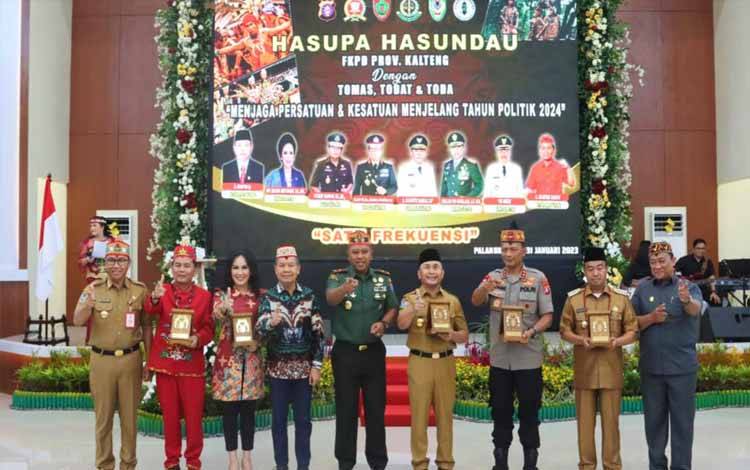 Kapolda Kalteng Hadiri Hasupa Hasundau Bersama FKPD dan Tokoh di Korem