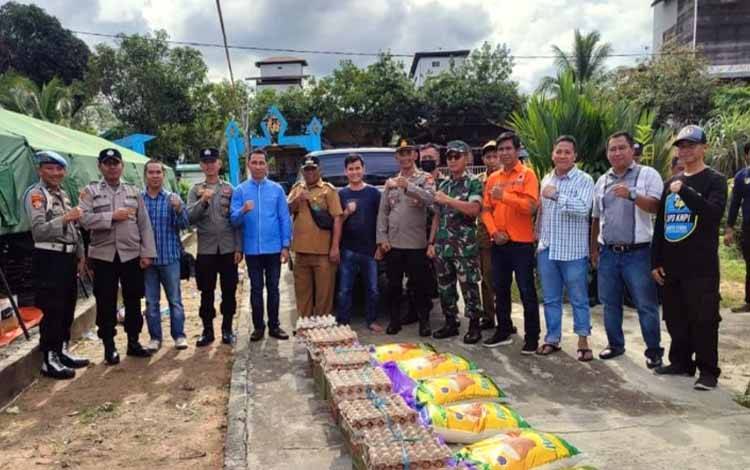 Peduli Korban Kebakaran di Barito Utara, Waket II DPRD Kalteng Salurkan Bantuan