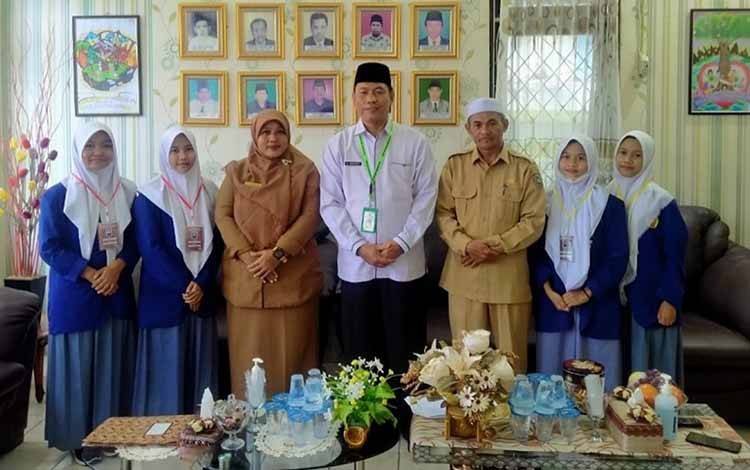 Kemenag Kapuas Terima Empat Siswa Magang