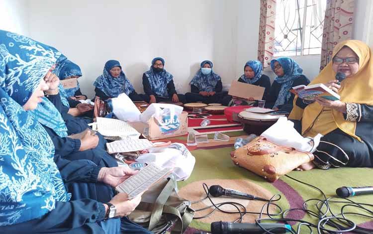 Mak Ganjar Kalteng Gelar Haul Guru Sekumpul Bersama Ibu Pengajian