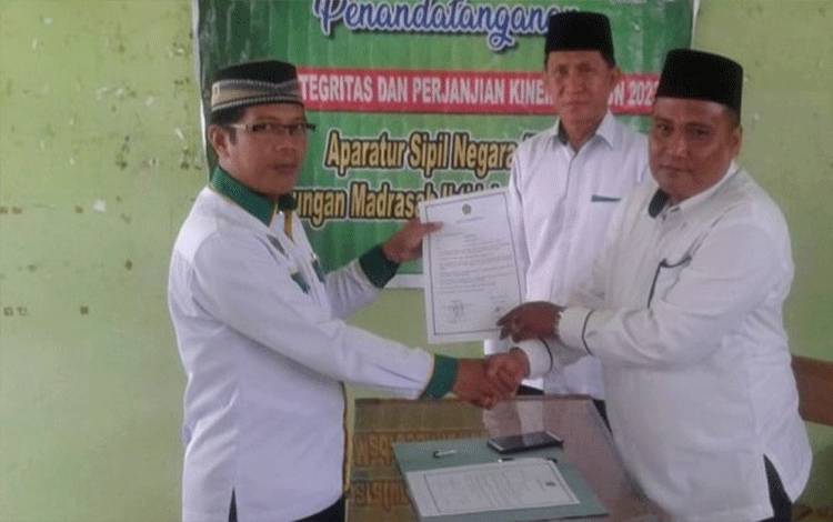 Jajaran MIN 3 Kapuas Lakukan Penandatanganan Pakta Integritas Tahun 2023