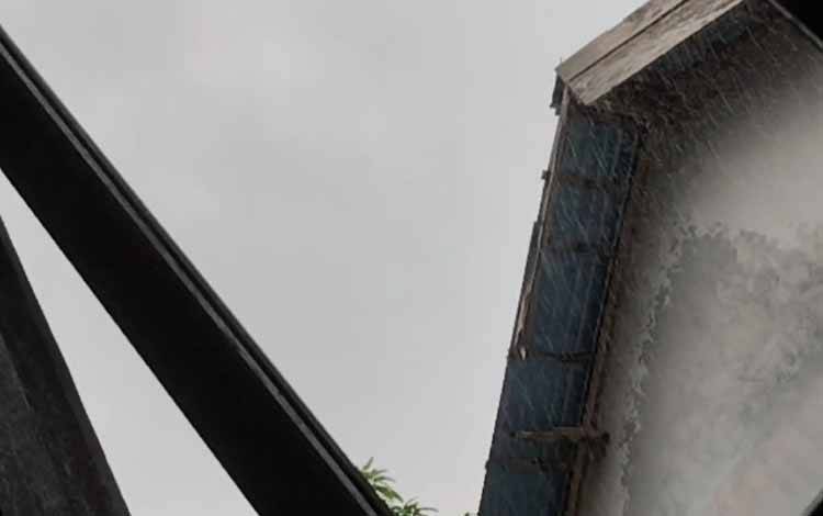 Hujan Lebat Terus Turun, Masyarakat Diminta Jaga Kondisi Tubuh