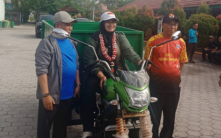 Pemkab Kotim Berikan Bantuan Tosa untuk SDN 3 MB Hulu