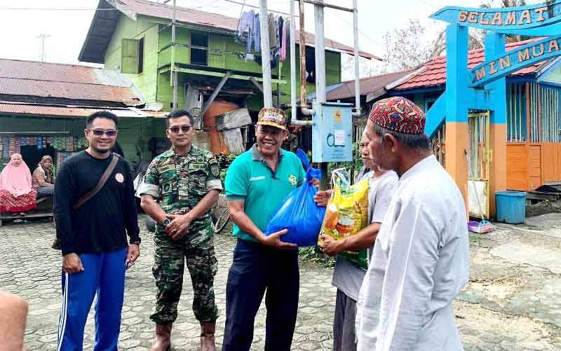 SMAN 1 Muara Teweh Serahkan Bantuan untuk Korban Kebakaran di Lahei II