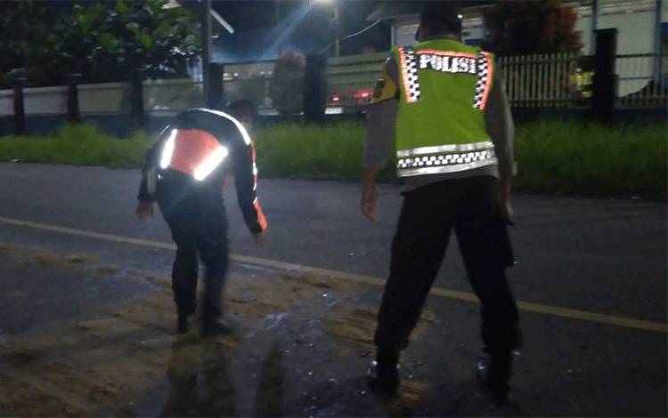 Sepeda Motor dan Mobil Terlibat Kecelakaan di Anjir, 1 Meninggal