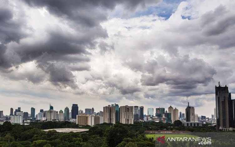 BMKG Prakirakan Sebagian Besar Indonesia Berawan pada Minggu
