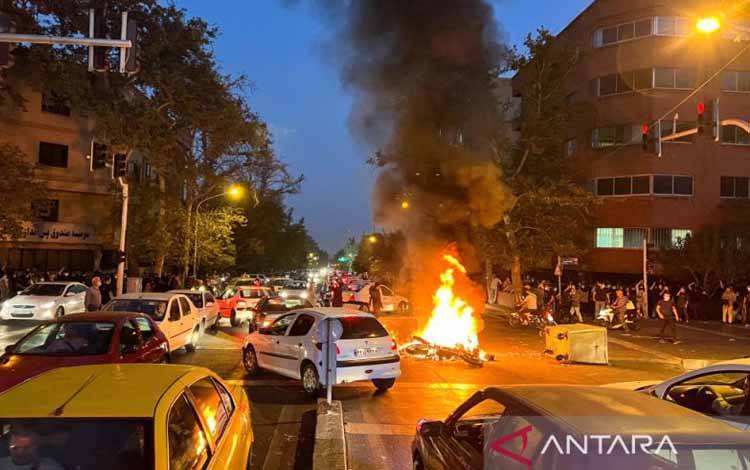 Pemimpin Tertinggi Iran Ampuni Puluhan Ribu Tahanan