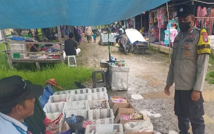 Polsek Kapuas Barat Patroli ke Pasar