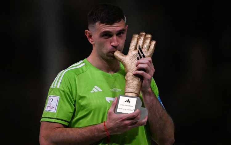 Martinez Salah Satu Nominasi Kiper Terbaik FIFA