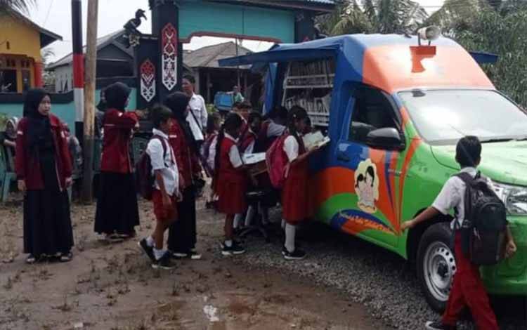 Tumbuhkan Budaya Membaca, Disarpustaka Kapuas Beri Layanan Perpusling