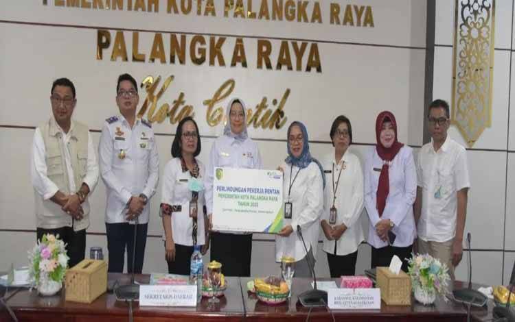 1.700 Pekerja Rentan di Palangka Raya Dapat Perlindungan JKK dan JKN