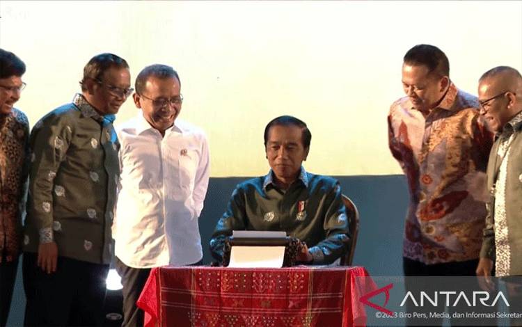 Jokowi Minta Media Arus Utama Jadi Rumah Penjernih Informasi