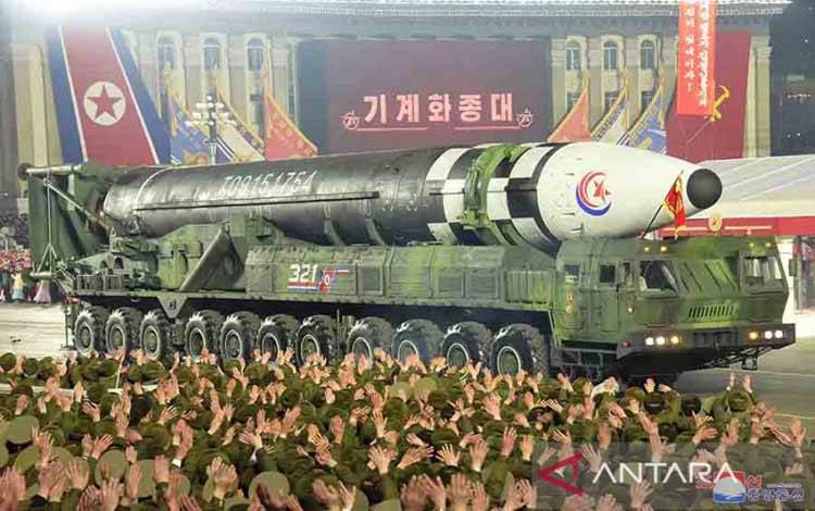 Korut Tampilkan Rudal Balistik dan Nuklir Taktis pada Parade Militer
