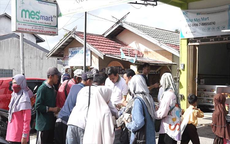 MES Kalteng Rutin Buka Warung Nasi Rp 1.000 Perbungkus