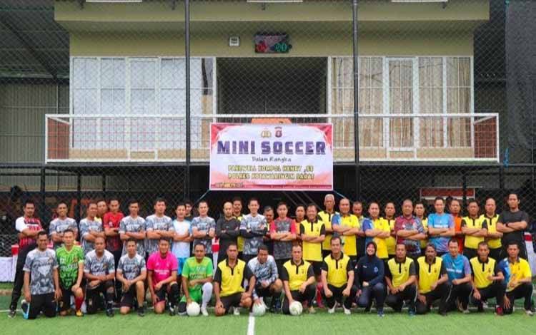 Pererat Sinergitas, Polres Kobar dan PWI Gelar Fun Footbal