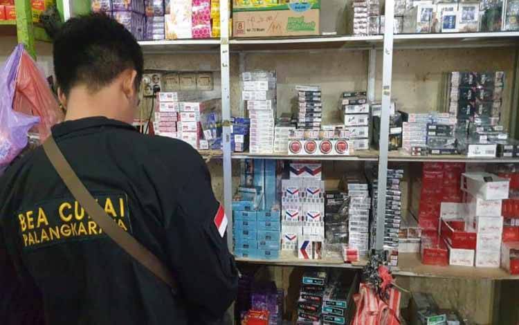 Bea Cukai Palangka Raya Sita 1 Bal Pita Cukai Rokok Palsu